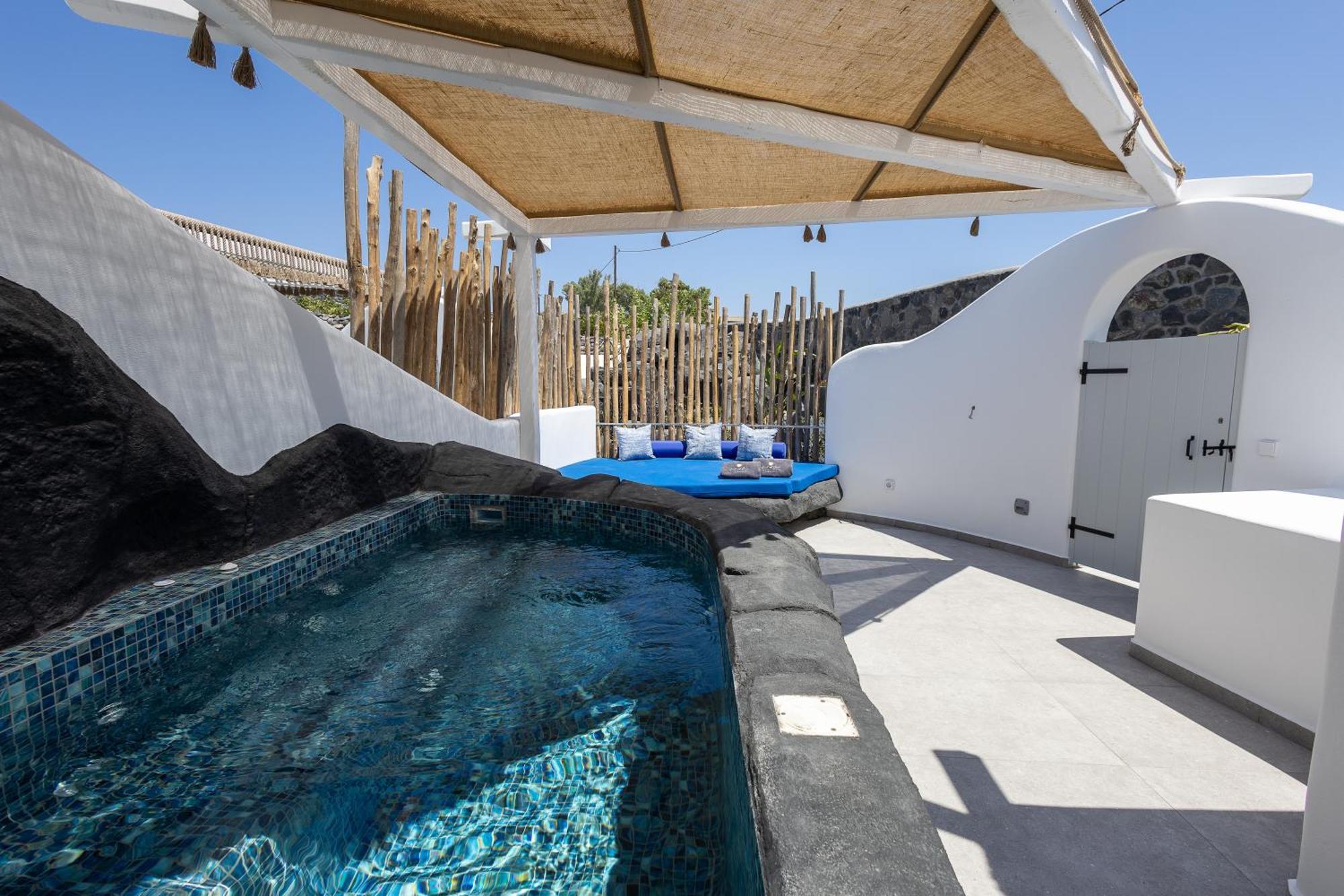 Soil Of Sun Luxury Villas Мегалохори Екстериор снимка